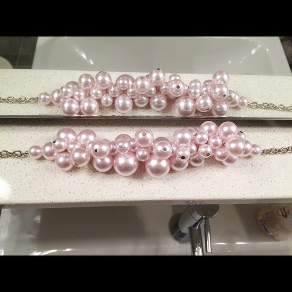 Pink faux pearl cluster necklace - Picture 2 of 3